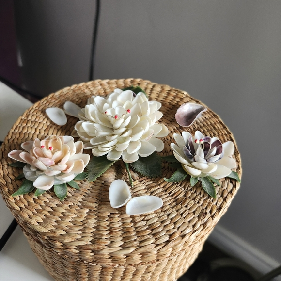 VINTAGE CHINEESE SWEETGRASS BASKET WITH SEASHEELS 1950S - Picture 3 of 4